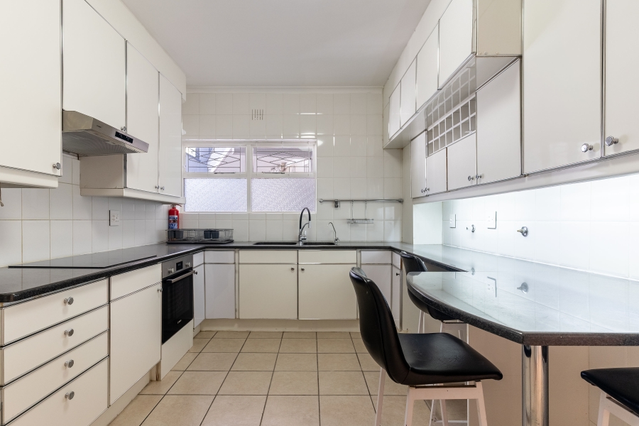 3 Bedroom Property for Sale in Sea Point Western Cape